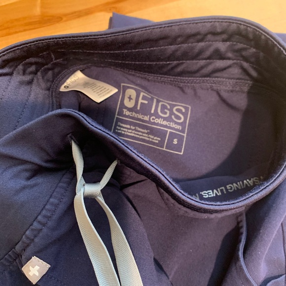 Figs Technical Collection in Deep Blue - Picture 3 of 4